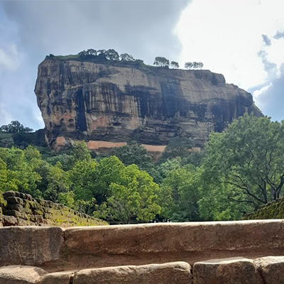 Ancient columns icon