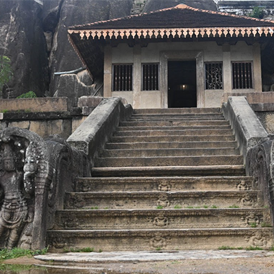 Ancient columns icon